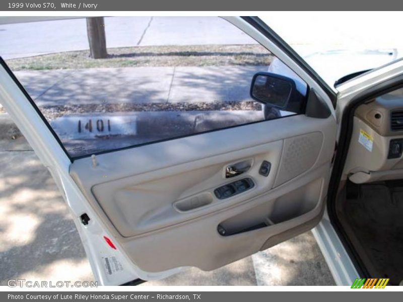 White / Ivory 1999 Volvo S70