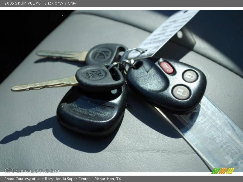 Black Onyx / Gray 2005 Saturn VUE V6