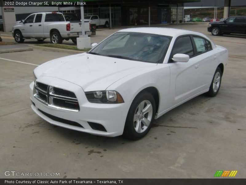 Bright White / Black 2012 Dodge Charger SE