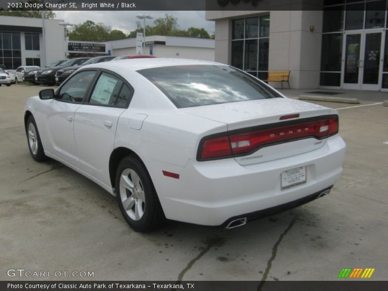 Bright White / Black 2012 Dodge Charger SE