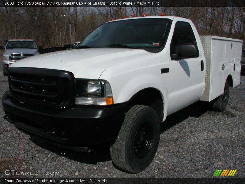 Oxford White / Medium Flint 2003 Ford F350 Super Duty XL Regular Cab 4x4 Chassis