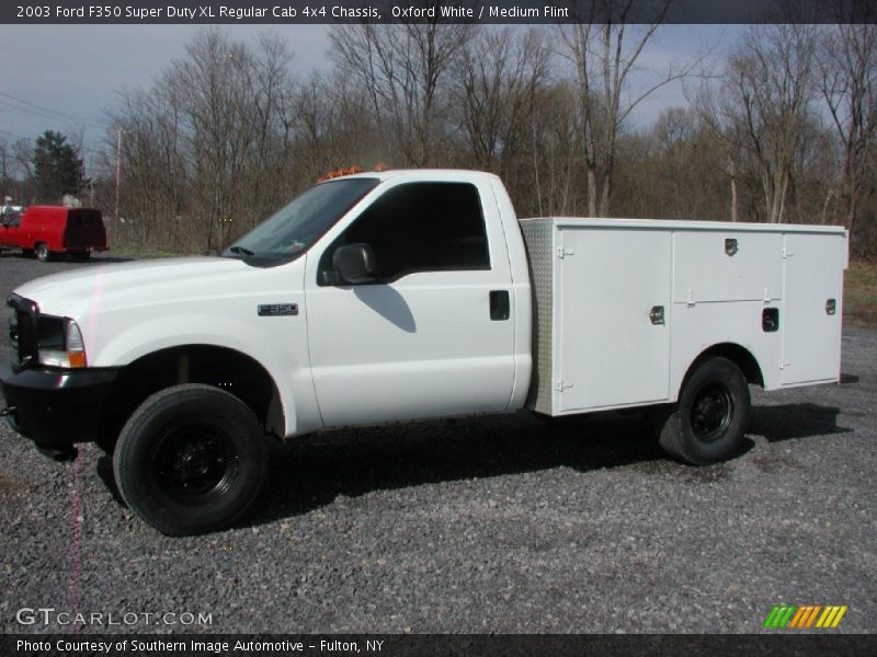 Oxford White / Medium Flint 2003 Ford F350 Super Duty XL Regular Cab 4x4 Chassis