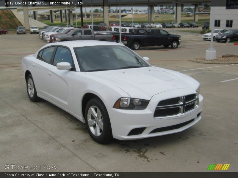 Bright White / Black 2012 Dodge Charger SE