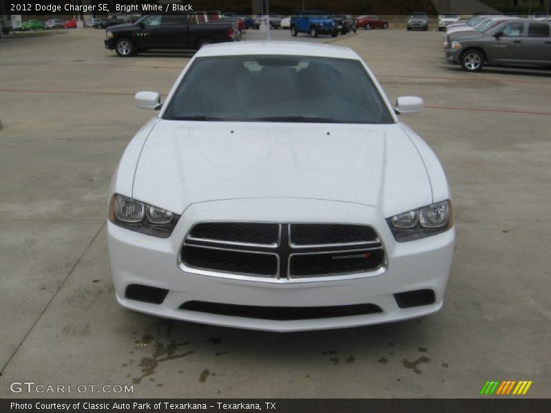 Bright White / Black 2012 Dodge Charger SE