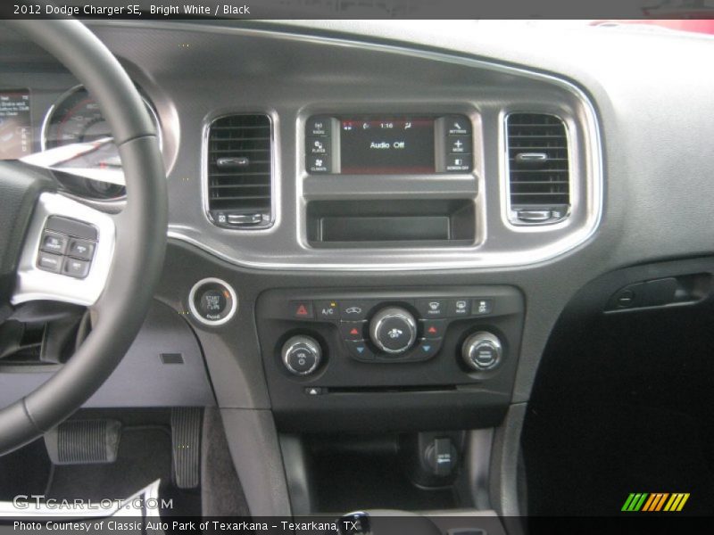 Bright White / Black 2012 Dodge Charger SE
