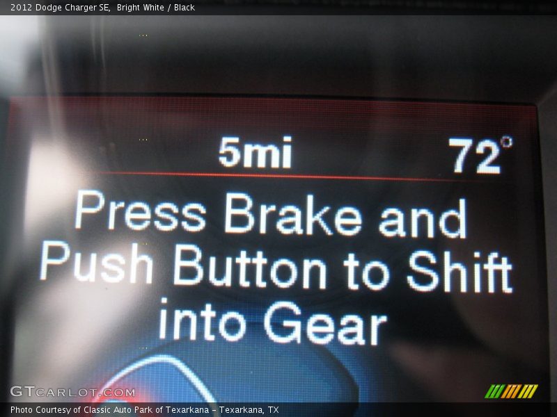 Bright White / Black 2012 Dodge Charger SE