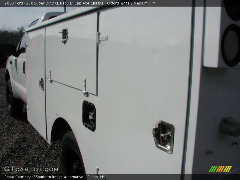 Oxford White / Medium Flint 2003 Ford F350 Super Duty XL Regular Cab 4x4 Chassis