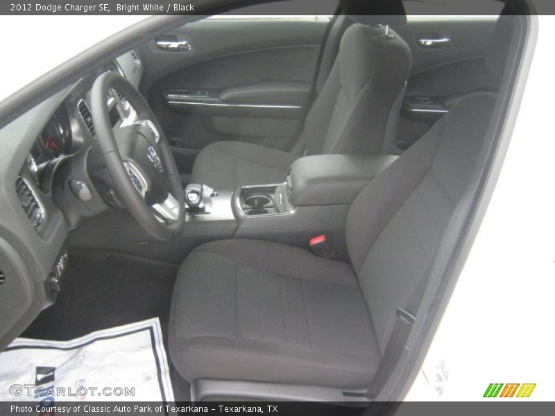 Bright White / Black 2012 Dodge Charger SE