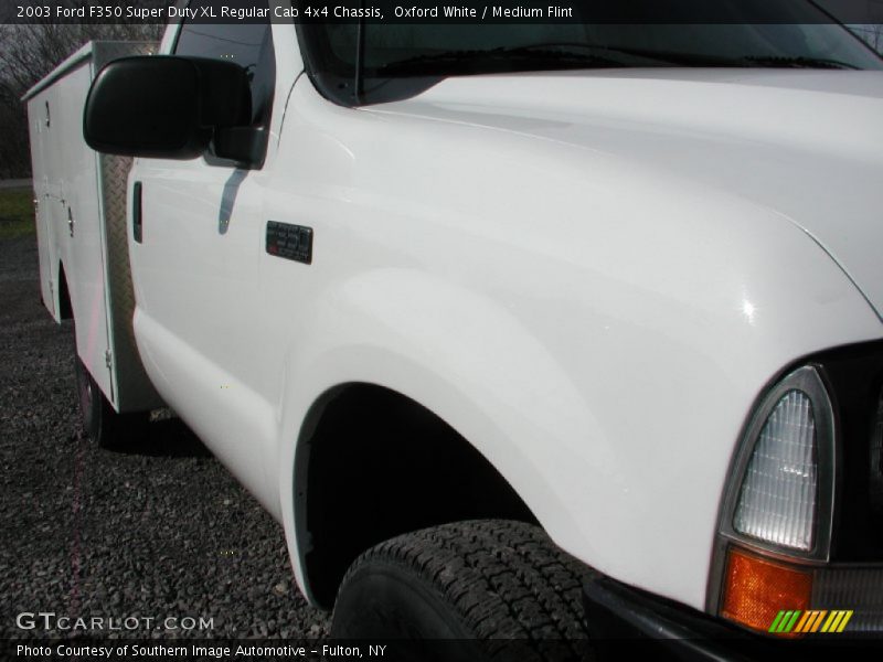 Oxford White / Medium Flint 2003 Ford F350 Super Duty XL Regular Cab 4x4 Chassis