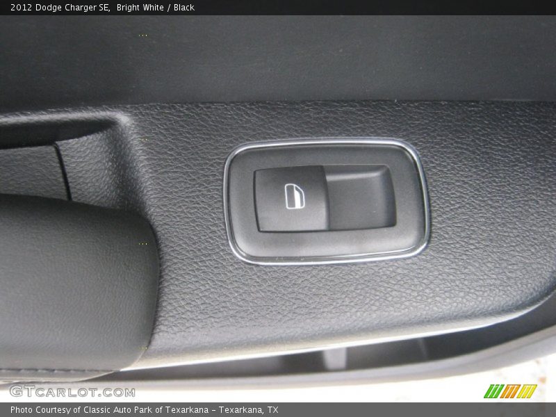 Bright White / Black 2012 Dodge Charger SE