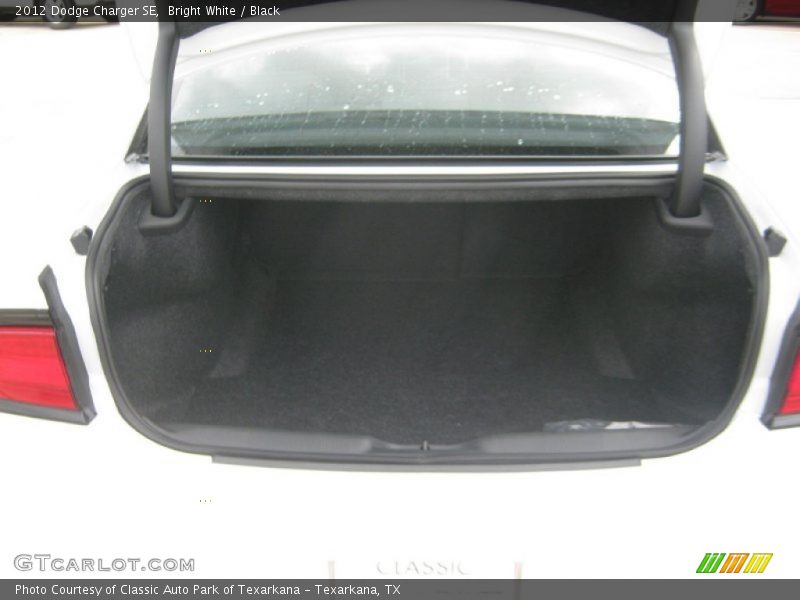 Bright White / Black 2012 Dodge Charger SE