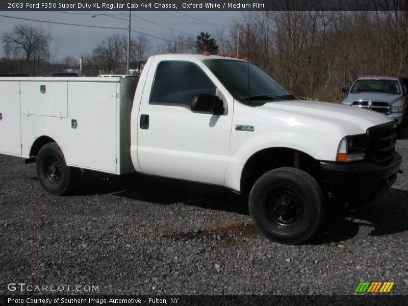 Oxford White / Medium Flint 2003 Ford F350 Super Duty XL Regular Cab 4x4 Chassis