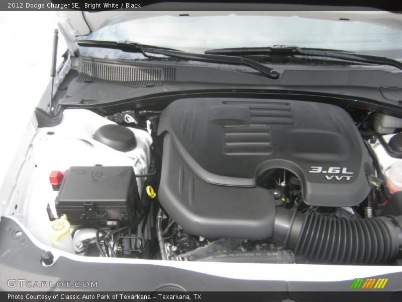 Bright White / Black 2012 Dodge Charger SE