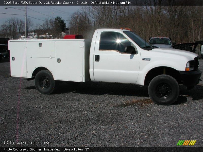 Oxford White / Medium Flint 2003 Ford F350 Super Duty XL Regular Cab 4x4 Chassis