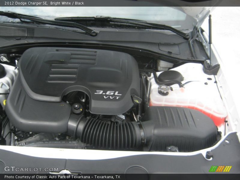 Bright White / Black 2012 Dodge Charger SE