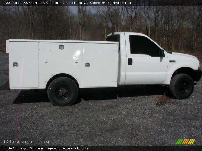 Oxford White / Medium Flint 2003 Ford F350 Super Duty XL Regular Cab 4x4 Chassis