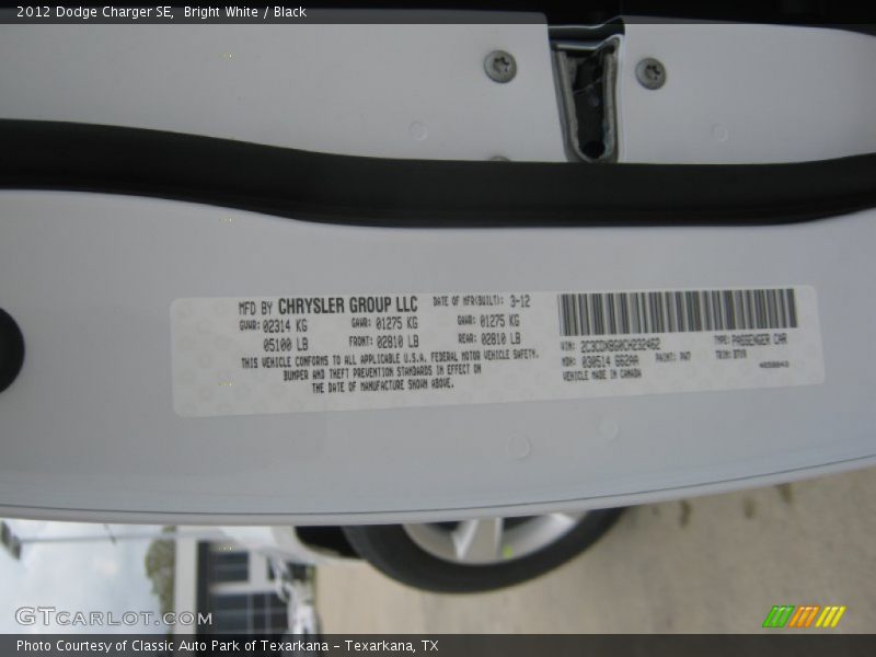 Bright White / Black 2012 Dodge Charger SE