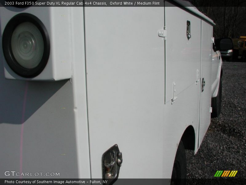 Oxford White / Medium Flint 2003 Ford F350 Super Duty XL Regular Cab 4x4 Chassis