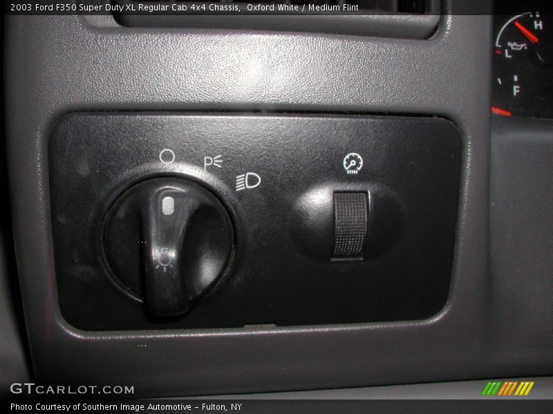 Oxford White / Medium Flint 2003 Ford F350 Super Duty XL Regular Cab 4x4 Chassis