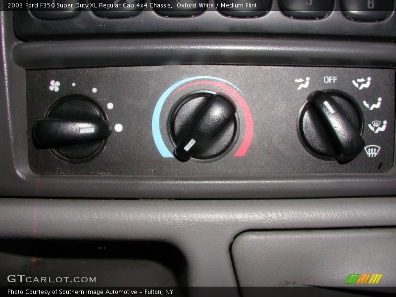 Oxford White / Medium Flint 2003 Ford F350 Super Duty XL Regular Cab 4x4 Chassis