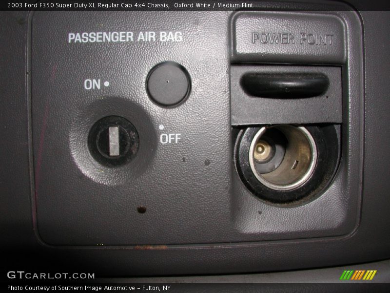Oxford White / Medium Flint 2003 Ford F350 Super Duty XL Regular Cab 4x4 Chassis