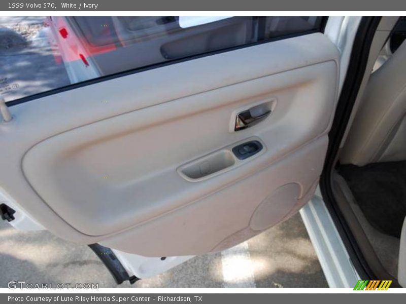 White / Ivory 1999 Volvo S70