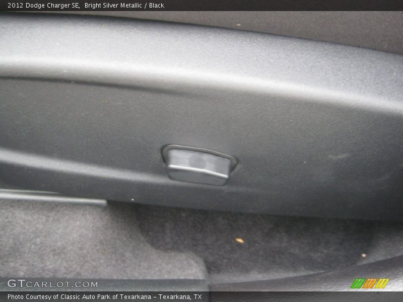 Bright Silver Metallic / Black 2012 Dodge Charger SE