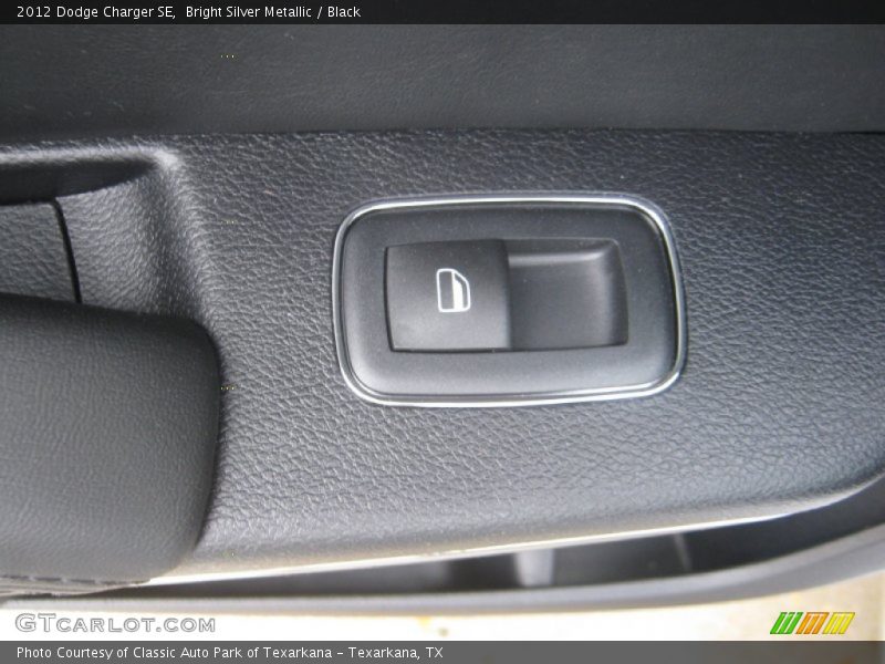 Bright Silver Metallic / Black 2012 Dodge Charger SE