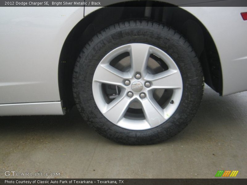 Bright Silver Metallic / Black 2012 Dodge Charger SE