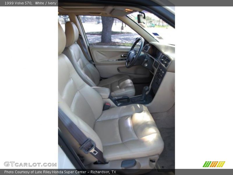 White / Ivory 1999 Volvo S70