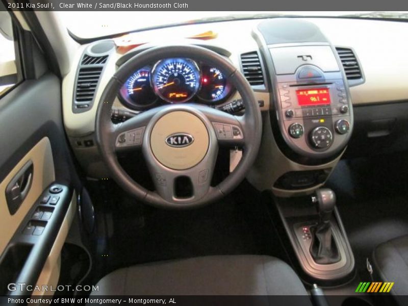 Clear White / Sand/Black Houndstooth Cloth 2011 Kia Soul !