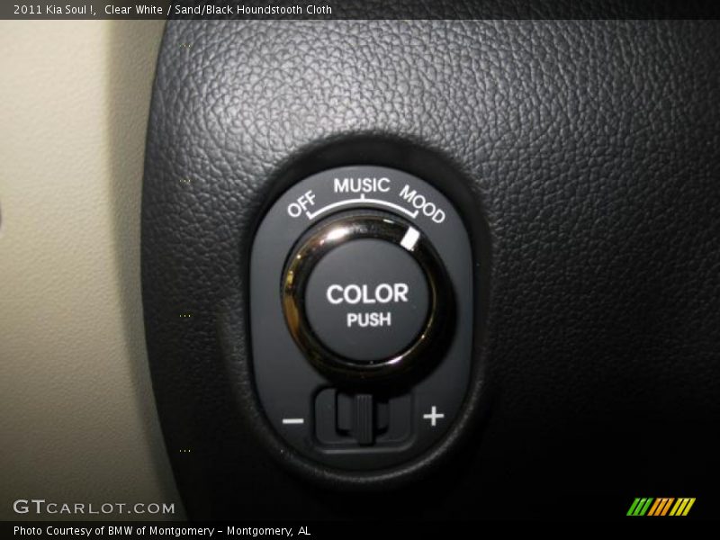 Clear White / Sand/Black Houndstooth Cloth 2011 Kia Soul !