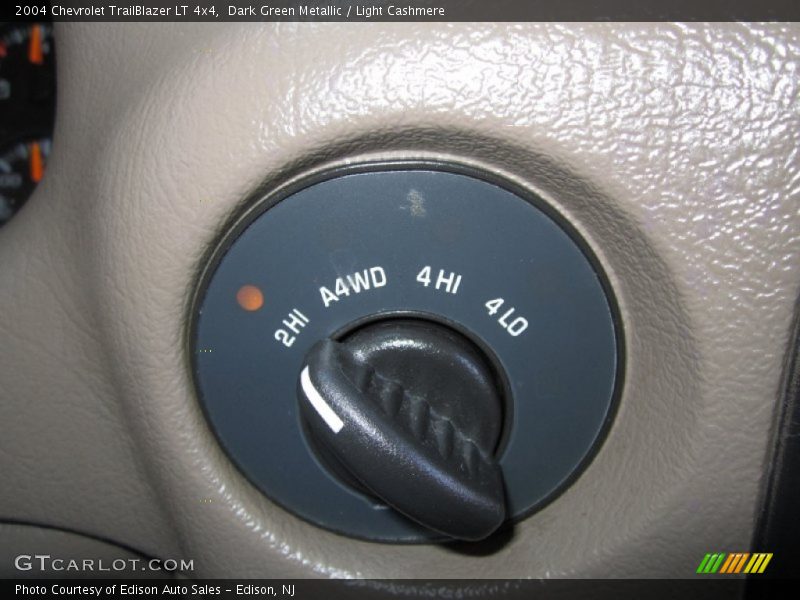 Dark Green Metallic / Light Cashmere 2004 Chevrolet TrailBlazer LT 4x4