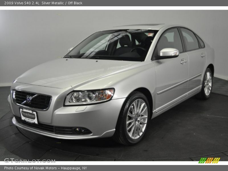 Silver Metallic / Off Black 2009 Volvo S40 2.4i