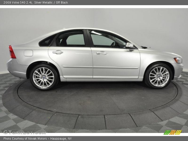 Silver Metallic / Off Black 2009 Volvo S40 2.4i