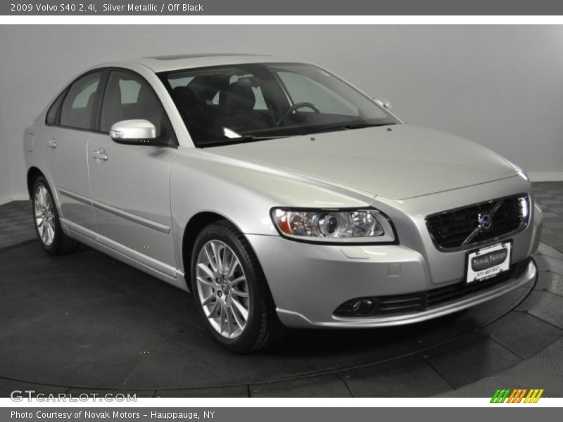 Silver Metallic / Off Black 2009 Volvo S40 2.4i