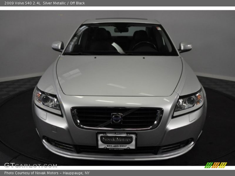 Silver Metallic / Off Black 2009 Volvo S40 2.4i