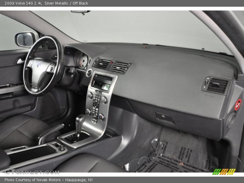 Silver Metallic / Off Black 2009 Volvo S40 2.4i