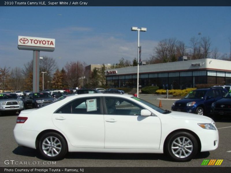 Super White / Ash Gray 2010 Toyota Camry XLE