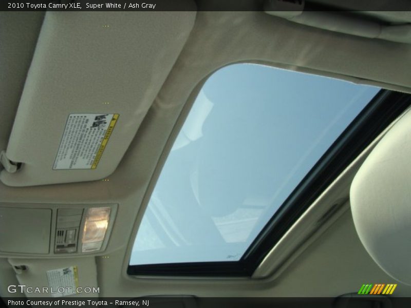 Super White / Ash Gray 2010 Toyota Camry XLE