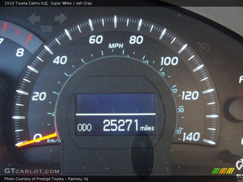 Super White / Ash Gray 2010 Toyota Camry XLE