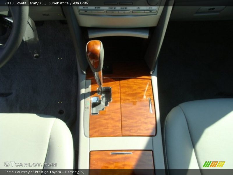 Super White / Ash Gray 2010 Toyota Camry XLE