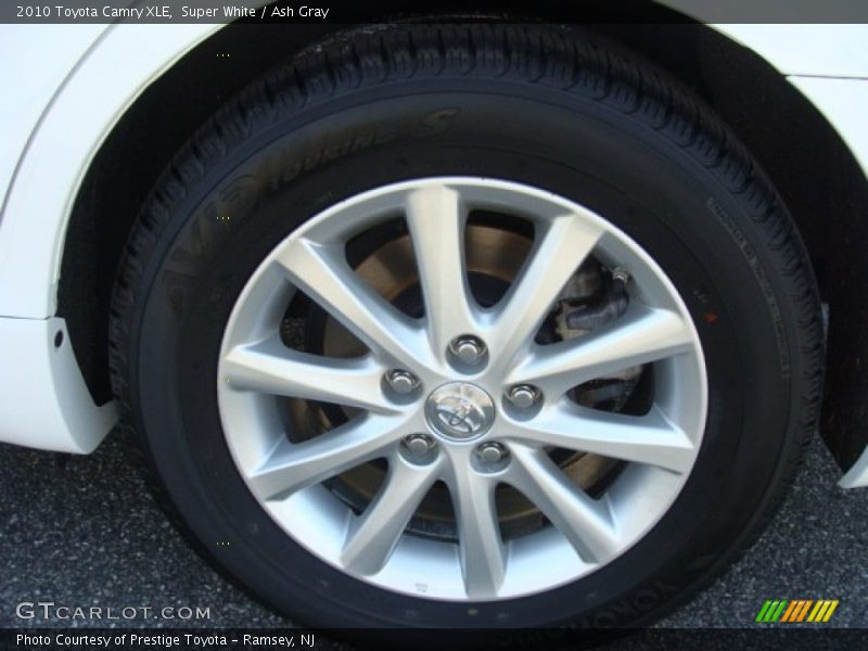 Super White / Ash Gray 2010 Toyota Camry XLE