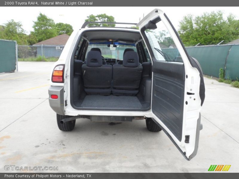 2000 RAV4  Trunk