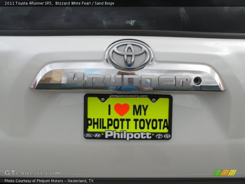 Blizzard White Pearl / Sand Beige 2011 Toyota 4Runner SR5