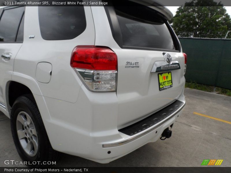 Blizzard White Pearl / Sand Beige 2011 Toyota 4Runner SR5