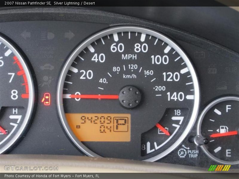 Silver Lightning / Desert 2007 Nissan Pathfinder SE