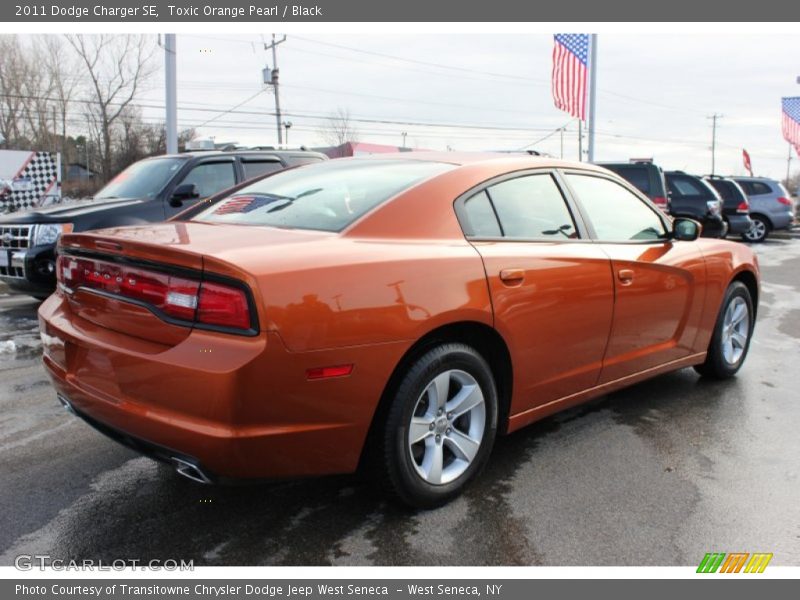 Toxic Orange Pearl / Black 2011 Dodge Charger SE