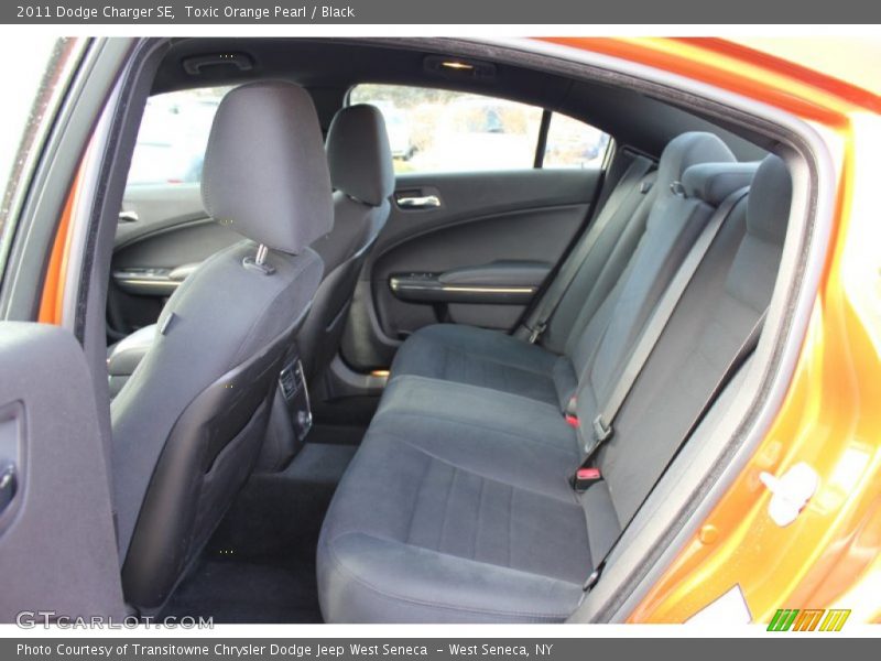Toxic Orange Pearl / Black 2011 Dodge Charger SE