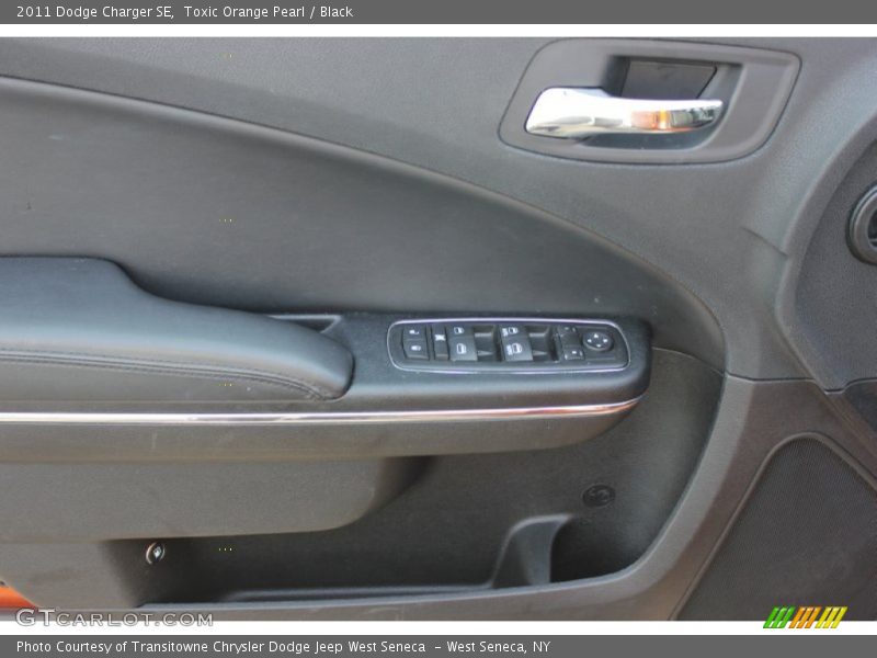 Toxic Orange Pearl / Black 2011 Dodge Charger SE